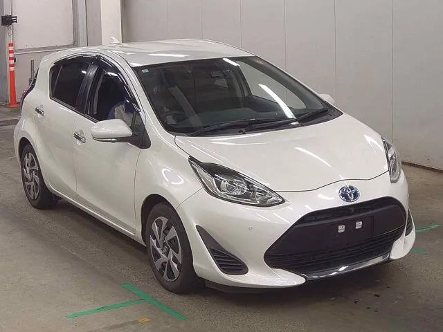 2021 Toyota Aqua s style black